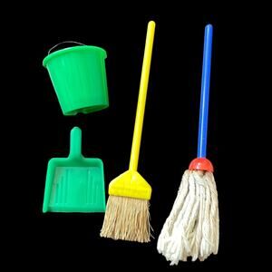 Vintage Irwin Renwal? Doll House Mop Broom Dustpan Bucket Cleaning Supplies